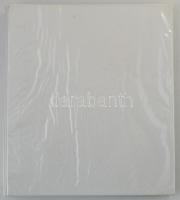 Fehér négy gyűrűs bankjegy album, 42db, javarészt "Esselte" műanyag berakólappal (benne 18db hármasosztású és 24db négyesosztású) használt állapotban