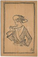 Hölgy kalapban. Fakéreg képeslap / Lady with hat. Wooden postcard made of tree bark, artist signed (b)