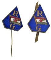 ~1950-1956. "RG" a Magyar Dolgozók Pártja (MDP) Rendezői Gárda zománcozott bronz jelvénye (2xklf: 18x20mm és 18x23mm) T:AU,XF zománchibák Hungary ~1950-1956. "RG" partially enameled bronze badge of the Hungarian Communist Party (MDP) Directors' Guard" (2xdiff: 18x20mm and 18x23mm) C:AU,XF enamel errors