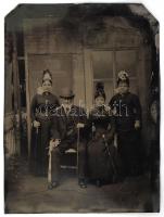 Előkelő család fotója ferrotípia 7x9 cm