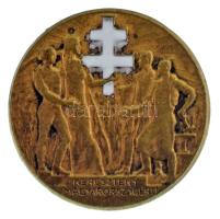 1930-1940. "Keresztény Magyarországért!" részben zománcozott bronz jelvény (25mm) T:AU