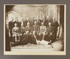 cca 1910 Csoportkép hajósokkal, keményhátú fotó, feltehetően egy DDSG kapitány hagyatékából, 21x26 cm