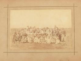 cca 1900 Nők és férfiak csoportképe, keményhátú fotó, jelzés nélkül (hátoldalán "Nagybánya?" felirattal), 23,5x30,5 cm
