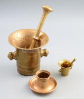 3 darab bronz tárgy, közte mozsár törővel, m: 12 cm alatt