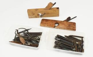 Doboznyi sokdarabos régi szerszám tétel: ritka fazoncsiszoló fejek, lyukasztók, gyaluk, apró szerszámok, jó darabokkal.