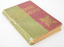 A magyar gyalogság 1. A magyar gyalogos katona története. Szerkesztette vitéz Doromby József és Reé László. Előszó: vitéz uzsoki Szurmay Sándor. Budapest, [1940 körül]. Reé László Könyvkiadó- és Terjesztővállalat (Merkantil-nyomda). [8] + 463 + 94p. .. ,,A magyar gyalogság - A magyar gyalogos katona története" című munkát először 1939-ben adták ki, majd 1940-1944 között több, bővített lenyomata született. Oldalszámozáson belül szövegközti rajzokkal, felvételekkel, hadműveleti vázlatokkal gazdagon illusztrált hadtörténeti munkánk első része a magyar gyalogság középkori, török kori, Mária Terézia-korabeli, Napóleon-korabeli, szabadságharc- és dualizmuskori történetét tekinti át önálló tanulmányokban, a koronként változó magyar egyenruhák bőséges illusztrációs anyagával. A munka második része az első világháború támadó és védekező hadműveleteinek eseményeit elemzi, ezt követi a területi bővítés és a szovjet front hadműveleti összefoglalása. A kötet végén szerkesztőbizottsági portrék és életrajzok, majd legénységi portrék és életrajzok. Aranyozott, kopott egészvászon kötésben, címlap hiányzik.