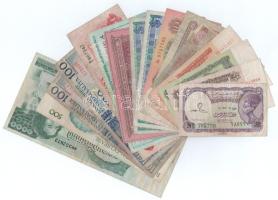 16db-os vegyes külföldi bankjegy tétel, közte Bulgária, India, Szingapúr, Szomália, stb. bankjegyek, közte Szingapúr DN(1987) 1$ T:F-VG 16pcs mixed foreign banknote lot, in it Bulgaria, India, Singapore, Somalia, etc. banknotes, including Singapore ND(1987) 1 Dollars C:F-VG