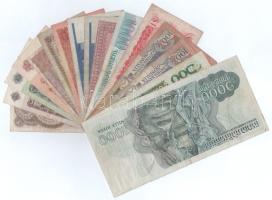 16db-os vegyes külföldi bankjegy tétel, közte Bulgária, India, Szingapúr, Szomália, stb. bankjegyek,...