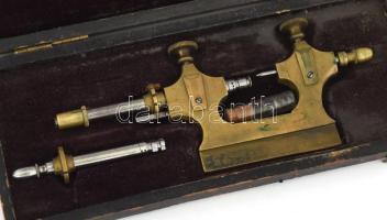 cca 1900, Francia órás szerszám, bársonybéléses sérült tokjában.