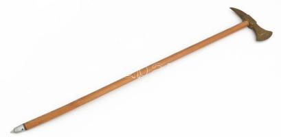 1984 Gödöllő bronz fejű fokos, h: 71 cm