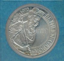 1979. 200Ft Ag "Bethlen Gábor" eredeti, fekete "MNB" tokban T:BU Hungary 1979. 200 Forint Ag "Gábor Bethlen" in original, black "MNB (Hungarian National Bank)" case C:BU Adamo EM58, Krause KM#616