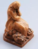 Keramische Kunstwerkstätte Schön &amp; Co. Niederlößnitz bei Dresden gondolkodó asszony szobor, jelzett, kopásokkal, m: 19,5 cm