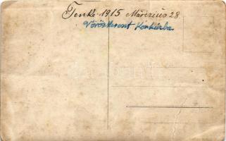 1915 Tenke, Tinca; nővérek és sérült katonák a Vöröskeresztes kórház udvarán / WWI K.u.K. military, ...