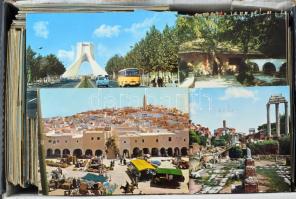 Kb. 700 db MODERN külföldi város képeslap egy dobozban, vegyes minőségben / Cca. 700 modern foreign town-view postcards in a box, in mixed condition