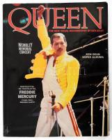 Ken Dean: Queen. Képes albuma: Kegyelettel és tisztelettel Freddie Mercury (1946-1991) emléke előtt. Ford.: Tótisz András. 1992, Cabaret. Gazdag képanyaggal illusztrált. Kiadói papírkötés, kopott borítóval, a gerincen sérüléssel, javítással.