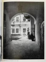 Régi házak Pest-Budán. Szerk. Pereházy Károly. Bp., 1976, Műszaki. Gazdag fekete-fehér képanyaggal i...