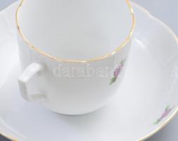 Herendi virágmintás 6 darab csésze alátéttel. Jelzett: masszába nyomott, sok darabon lecsiszolt HERE...