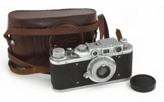 cca 1952 FED-1 szovjet fényképezőgép, 1:3,5 f=50 mm objektívvel, sapkával, bőr tokjában.