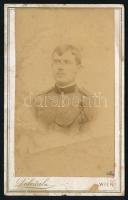 cca 1870-1880 Katona lövészbojttal, vizitkártya Ant. Dolezal bécsi műterméből, kis sérülésekkel, 10,5x6,5 cm