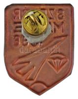 1996. "Szfvár MVRE 1996 (Székesfehérvár, Magyar Veterán Repülő Egyesület)" fém lemezjelvén...