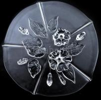 Plasztikus rózsákkal díszített kristályüveg tortatál, d: 33 cm