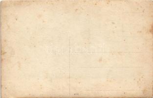 Maigut István cipész és családja, műhelye előtt. photo