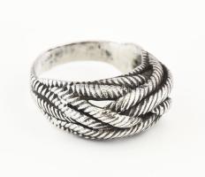 Ezüst (Ag) egybefont mintás gyűrű, m: 53, jelzett, 5,9g
