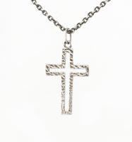 Ezüst (Ag) nyaklánc kereszt medállal, jelzett, 6,7g