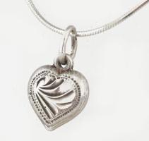 Ezüst (Ag) vékony kígyó nyaklánc szív medállal, 2,9g