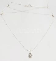 Ezüst (Ag) vékony kígyó nyaklánc szív medállal, 2,9g