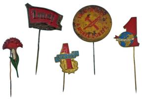 5db-os "Május 1." jelvényből álló tétel T:AU-VF