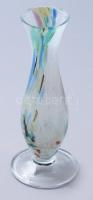 Anyagában színezett talpas üvegváza, m: 18,5 cm