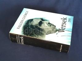 Faludy György: 
Versek. (Dedikált.)
[Budapest], 2001. Magyar Világ Kiadó (Gyomai Kner Nyomda Rt.) ...