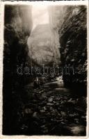 1940 Gyergyói-havasok, Muntii Giurgeu (Gyergyószentmiklós, Gheorgheni); Békás szoros / gorge. photo + "SZÁSZRÉGEN VISSZATÉRT 1940" So. Stpl (ragasztónyom / glue mark)