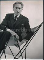 1934 Gyenes János (Juan Gyenes) (1912-1995) magyar származású, madridi fényképész és fotóművész felvétele Jean Cocteauról (1889-1963) aki francia művész, a dadaizmus és a szürrealizmus egyik jeles képviselője, modern nagyítás, 21x15 cm
