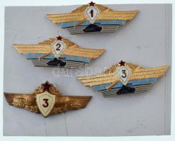 ~1950. "Magyar Néphadsereg 3. osztályú páncélos- és gépjárművezető" műgyantás bronz kitüntető jelvény + Szovjetunió ~1970. "1., 2. és 3. osztályú harckocsizó" aranyozott, zománcozott fém jelvény (3xklf) T:AU,XF Hungary ~1950. "Hungarian People's Army 3rd Class Armored and Motor Vehicle Driver" painted, partially enamelled bronze medal badge + Soviet Union ~1970. "1st, 2nd and 3rd class trooper badge" gilt, enamelled (3xdiff) C:AU,XF