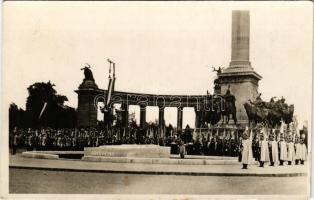 Budapest XIV. Hősök tere, a világháborúban elesett ismeretlen hősök emlékköve (EK)