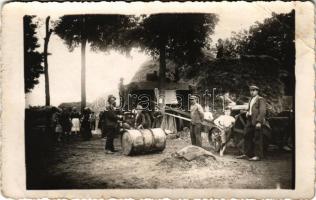 Kondoros, cséplés, cséplőgép. Kádiné photo (EB)