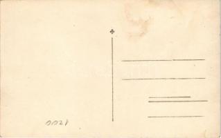 Ismeretlen település, fürdőzők. photo (fl)