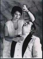 cca 1930 "Íme a bizonyíték: egy okos asszony bármit lenyom a párja torkán?", 1 db modern nagyítás, jelzés nélkül, 21x15 cm