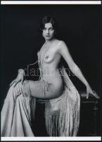 cca 1928 "Egy modern nő aktfotója", 1 db modern nagyítás, jelzés nélkül, 21x15 cm