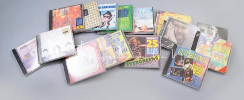 15 darab zömmel zenei CD, közte Guitar Kings, Evergreens, Deák Bill Gyula, Jesus Christ Superstar, Smokey, Takács Tamás, Tunyogi Rock Band, The Blues Brothers, Dire Straits, The Rolling Stones, Queen, stb.