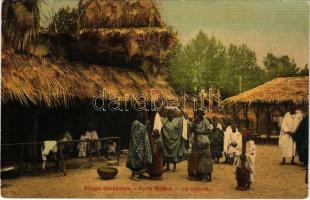 Village Sénégalais, Porte Maillot, La Cuisine / Senegalese village, the kitchen, African folklore (creases)