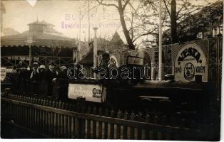Budapest XIV. Üdvözlet az Angol parkból, Nyári Orfeum (Casino de Paris), kisvasút, Modiano Club Speciality, Vesta cipőkrém reklámfelirat. photo (vágott / cut)