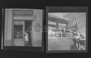 A "Korzó Cukrászda" külső és belső tere, 2 db fotónegatív, 6×6 cm