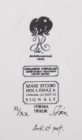 Hollóházi Szász Endre által tervezett fali dísz tál. Sorszámozott XI/XX, jelzett, hibátlan. d: 31 cm