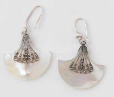 Ezüst (Ag) és gyöngyház fülbevaló, jelzett 3x3 cm