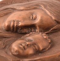 Alfredo Lucifer olasz szobrász: Madonna gyermekével. Öntött bronz, jelzett, 28x32 cm