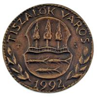 Tóth Sándor (1933-) 1992. "Tiszalök város" bronz emlékérem címeres bőr tokban (65mm) T:AU