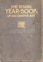 "The Studio" Year-Book of Decorative Art 1912. London, 1912. Offices of The Studio (ny. n.) VII + [3] + 254 p. Az 1906-ban "The Studio" néven alapított, illusztrált belsőépítészeti és iparművészeti magazin az angol és nemzetközi építészet, lakáskultúra, iparművészet és kertkultúra frissebb eredményeit mutatja be. 1911. évi Évkönyvünk az angol, a német, az osztrák és a magyar fejleményeket vizsgálja rövidebb tanulmányokban, gazdag illusztrációs anyaggal. Bár az évkönyv bőségesen közöl épület-alaprajzokkal kísért homlokzatfotókat és homlokzatrajzokat, a kötet elsősorban a felső középosztály villáinak belsőépítészetére és díszítő művészetére: üveg-, kerámia- és textilművészetére koncentrál. A háztervek és enteriőrök döntően reprezentatív, tágas tereket mutatnak, díszítő elemei pedig az angol Arts and Crafts és a kontinentális szecesszió stílusának nagyszerű példái, a magyar anyagban Lajta Béla épülettervével, Körösfői-Kriesch Aladár enteriőrjével, Nagy Sándor és a gödöllői művésztelep szecessziós alkotásaival. Oldalszámozáson belül 20 színes oldallal. Aranyozott, enyhén kopott, enyhén foltos kiadói egészvászon kötésben. Jó példány.